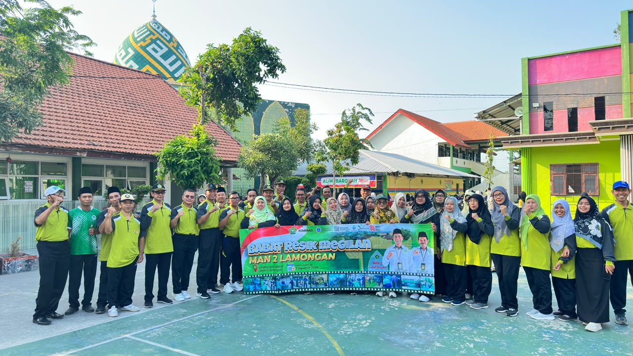 Aksi Nyata Peduli Lingkungan, MAN 2 Lamongan Sukses Gelar Program "Babat Resik Megilan"